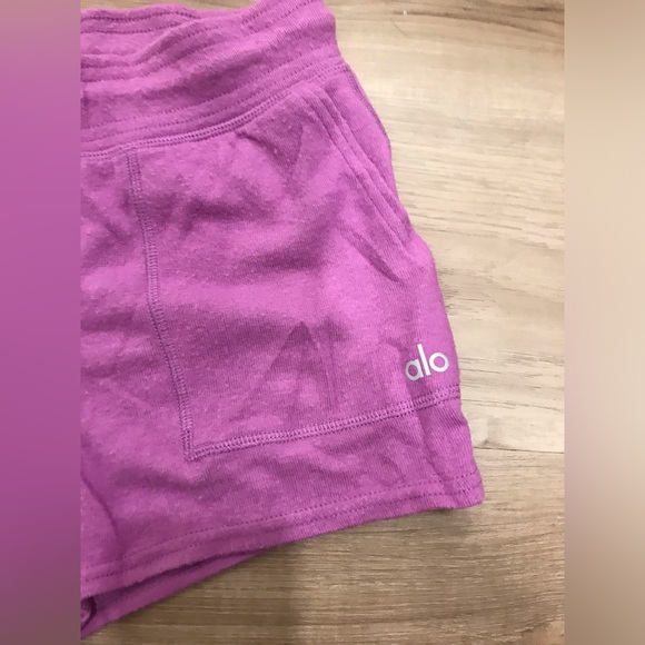 Alo Yoga daze shorts - Picture 7 of 8